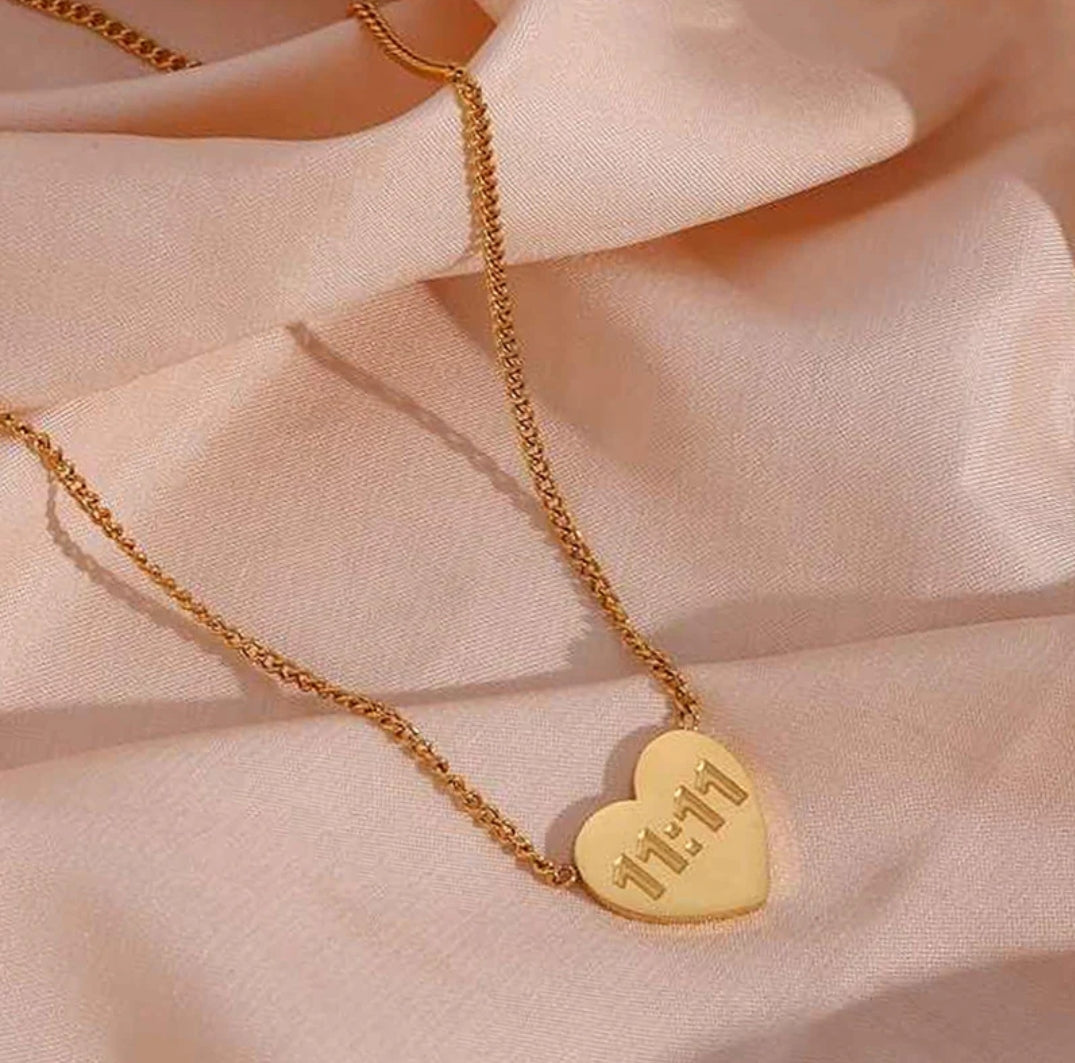 11 : 11 Pendent