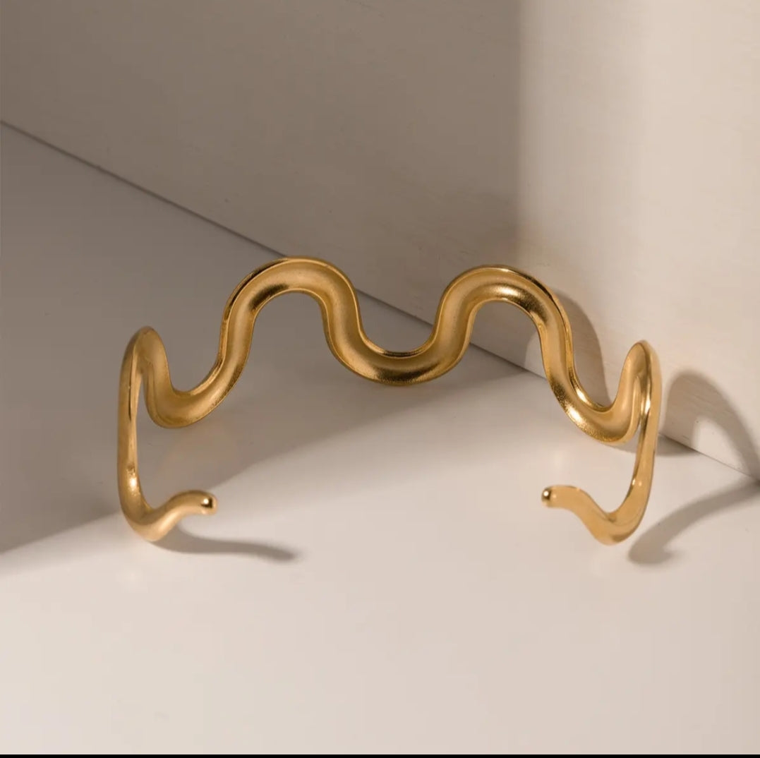 Curve Bracelet