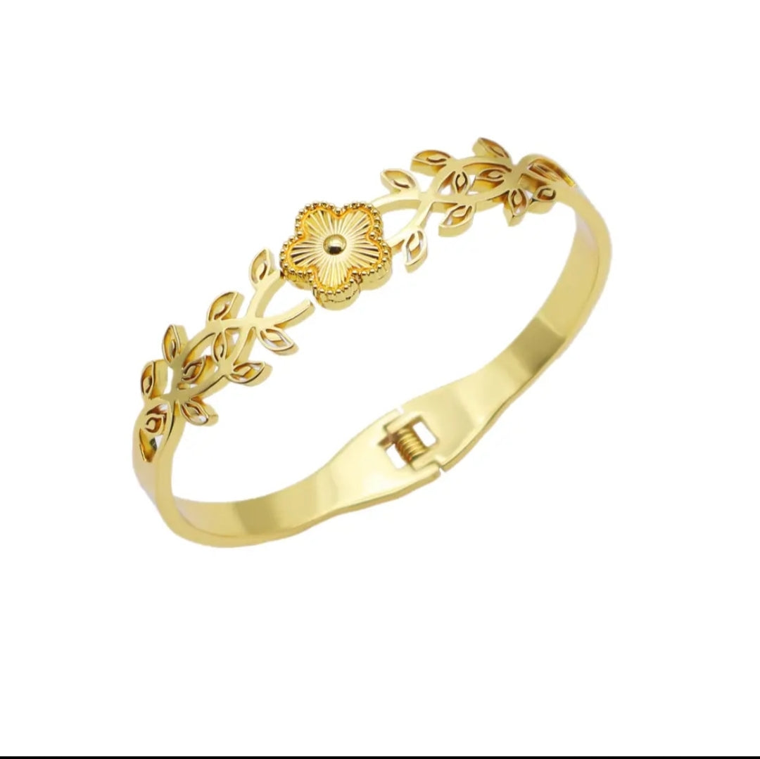 Power Clover Bracelet