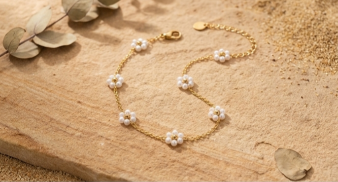 White Daisy Anklet