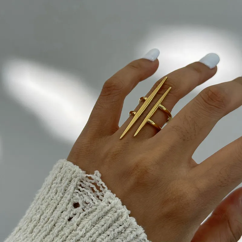 Lizzie Ring