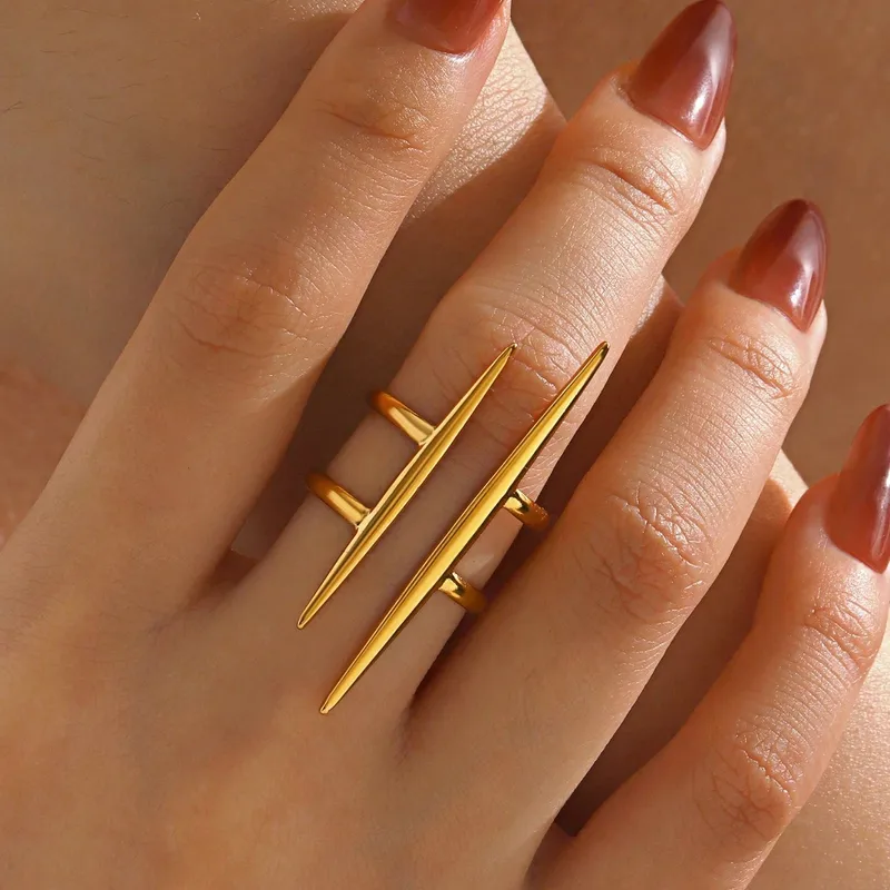 Lizzie Ring