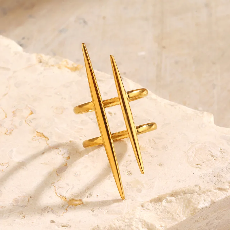 Lizzie Ring