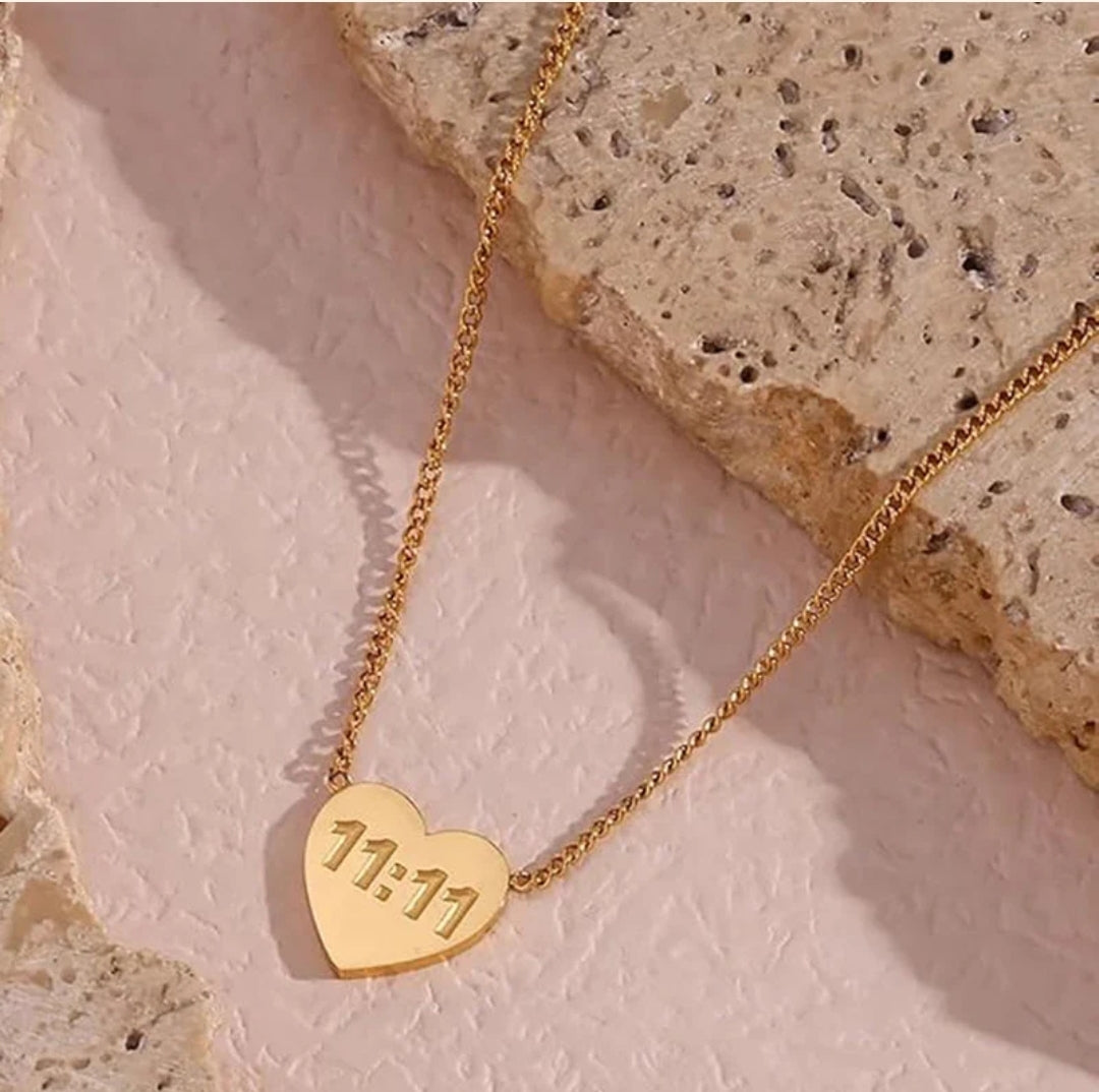 11 : 11 Pendent