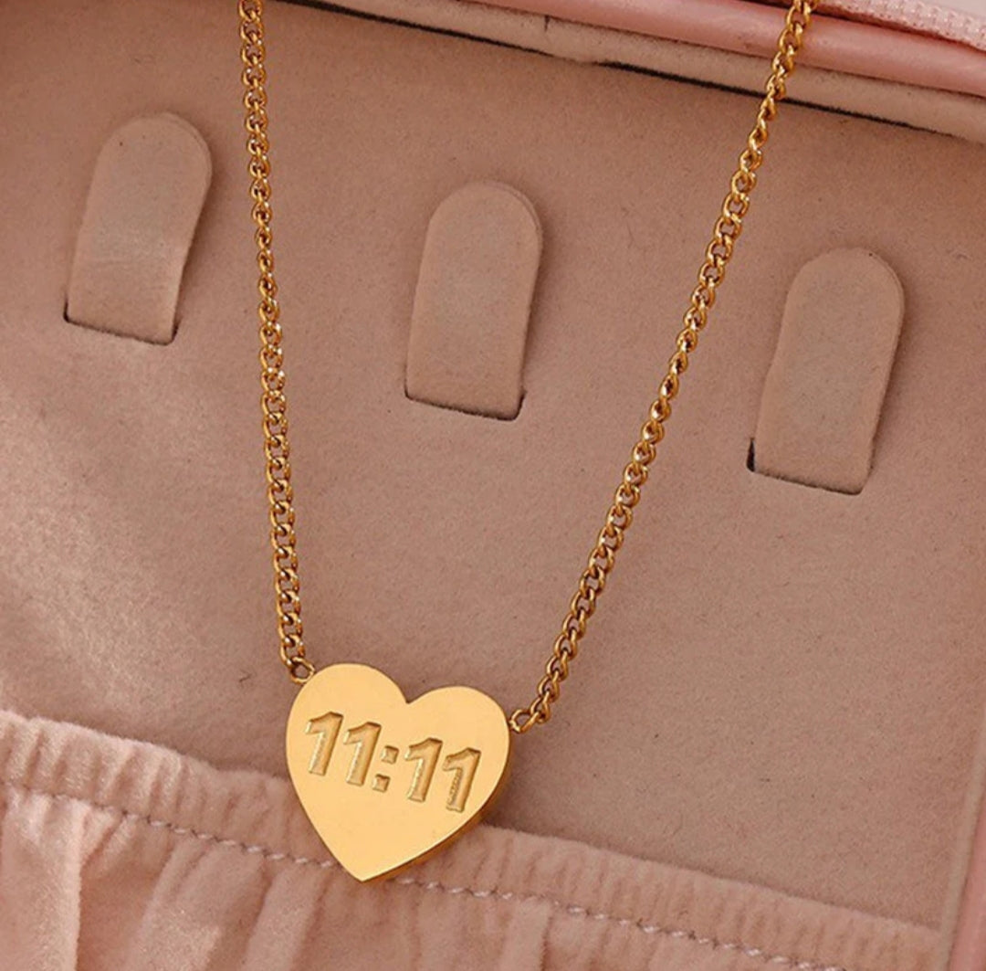 11 : 11 Pendent