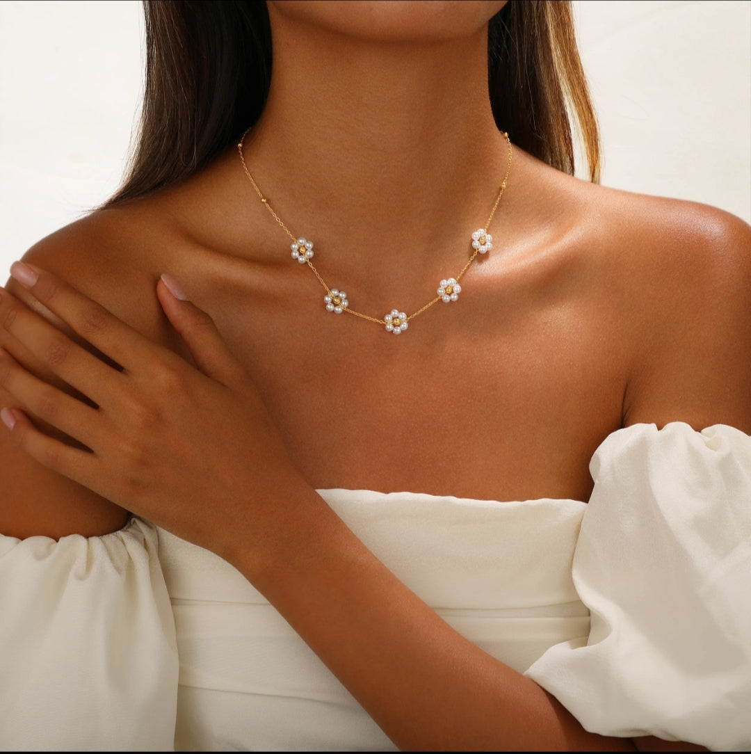 White Lily Necklace