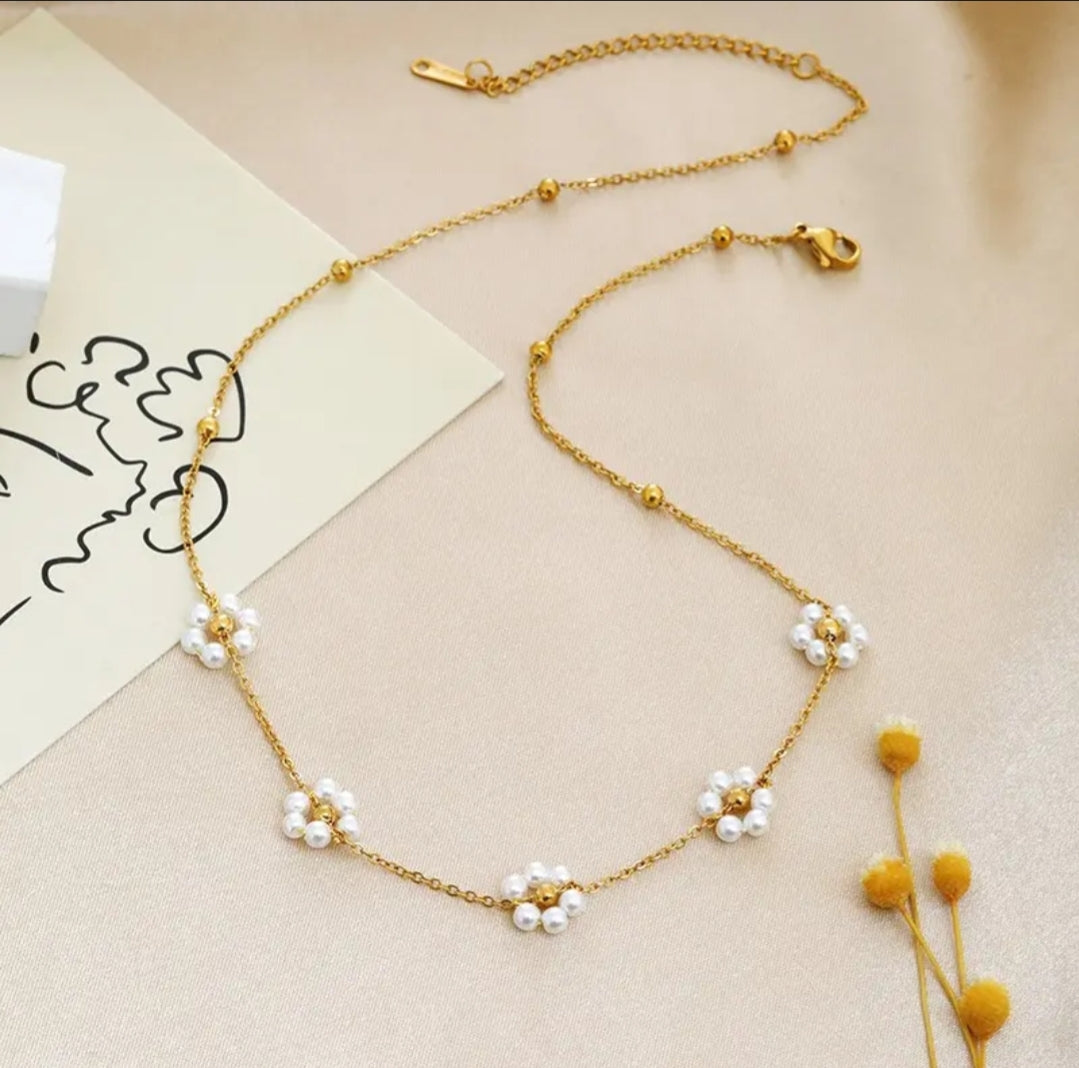 White Lily Necklace