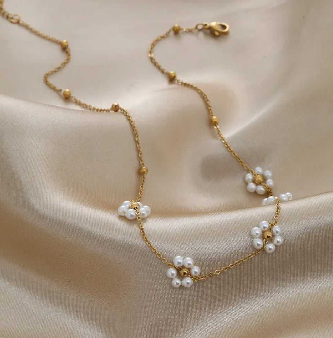 White Lily Necklace