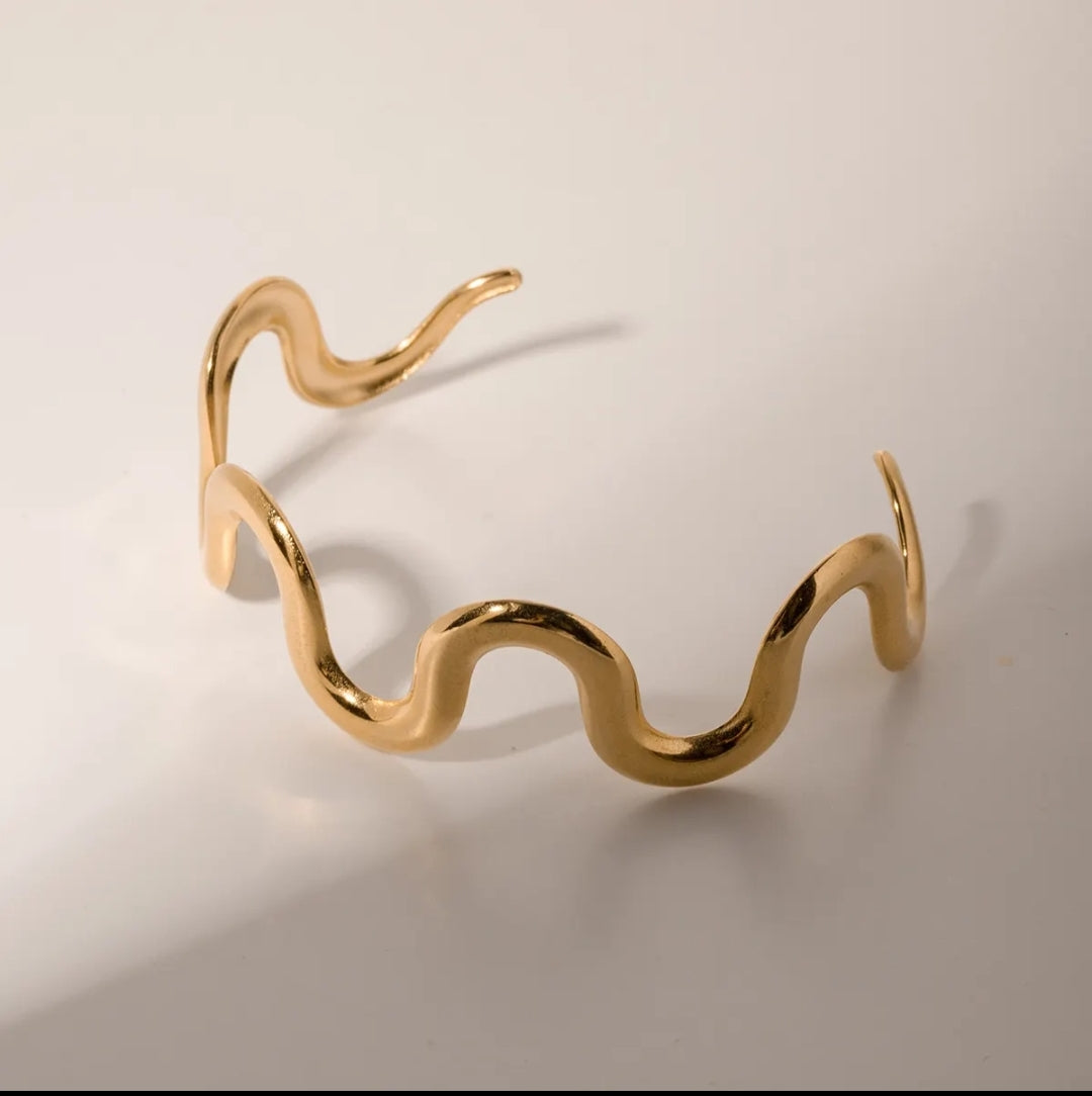 Curve Bracelet