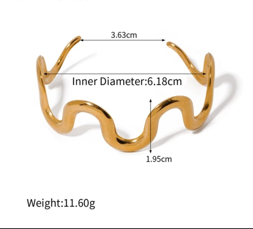 Curve Bracelet