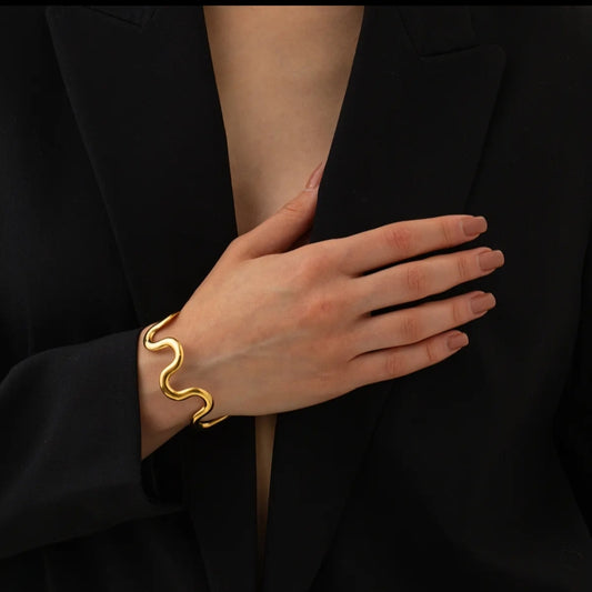 Curve Bracelet