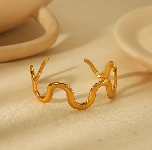 Curve Bracelet