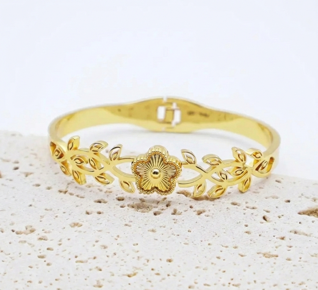 Power Clover Bracelet
